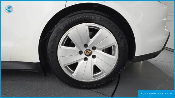 PORSCHE TAYCAN BASE