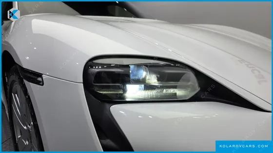 PORSCHE TAYCAN BASE