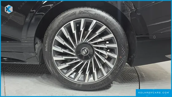 HYUNDAI GRANDEUR 3,5 GASOLINE 4WD