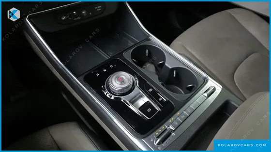 KIA CARNIVAL GASOLINE 9-SEATER NOBLESSE