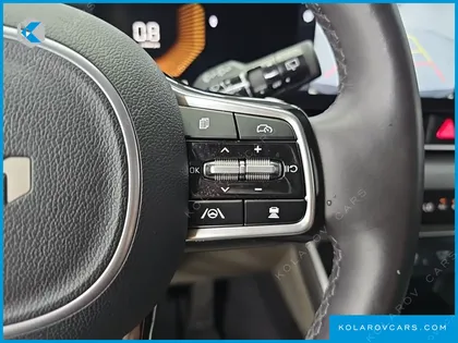 KIA CARNIVAL DIESEL 9-SEATER PRESTIGE