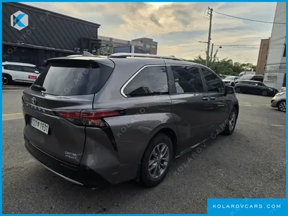 TOYOTA SIENNA 2.5 HYBRID AWD