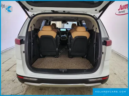 KIA CARNIVAL DIESEL 9-SEATER SIGNATURE