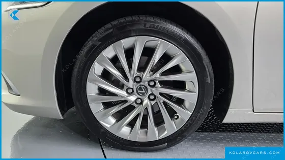 LEXUS ES LUXURY PLUS
