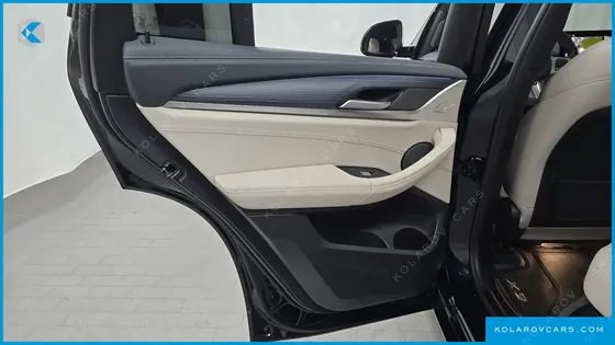 BMW IX3 M SPORTS