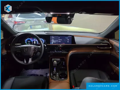TOYOTA CROWN 2.5 4WD HYBRID