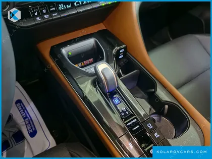 TOYOTA CROWN 2.5 4WD HYBRID