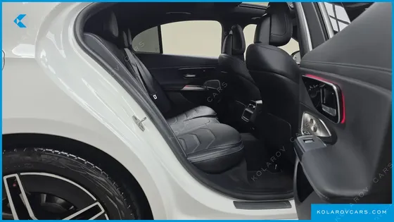 MERCEDES E-CLASS E300 4MATIC AMG LINE