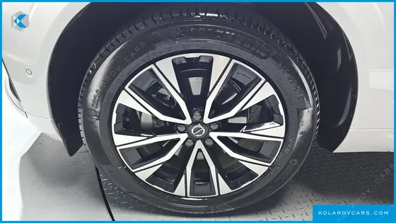 VOLVO XC60 B5 ULTRA BRIGHT