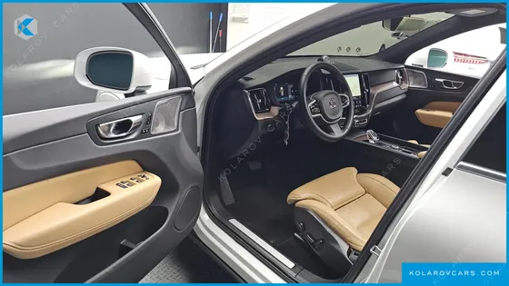 VOLVO XC60 B5 ULTRA BRIGHT