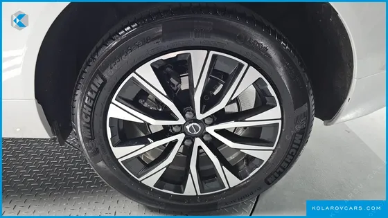 VOLVO XC60 B5 ULTRA BRIGHT