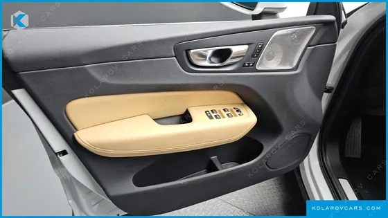 VOLVO XC60 B5 ULTRA BRIGHT