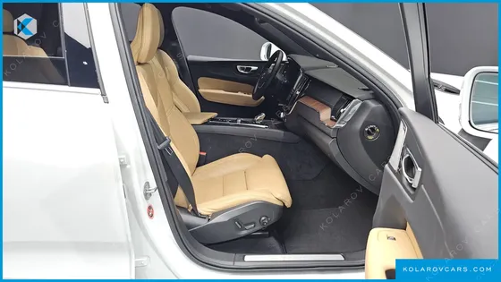 VOLVO XC60 B5 ULTRA BRIGHT