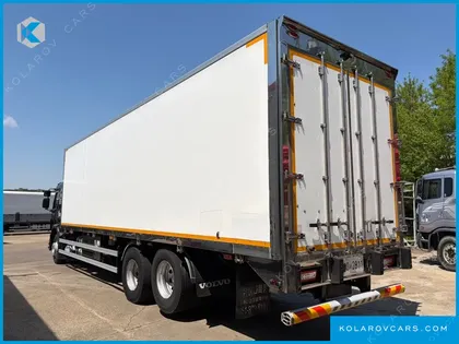 VOLVO CARGO TRUCK 6X2