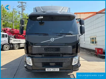 VOLVO CARGO TRUCK 6X2