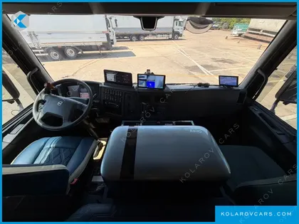 VOLVO CARGO TRUCK 6X2