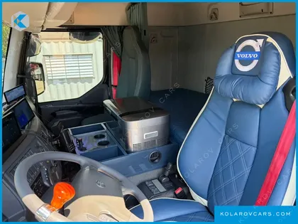VOLVO CARGO TRUCK 6X2