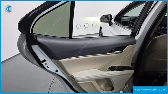 TOYOTA CAMRY 2.5 XLE HYBRID