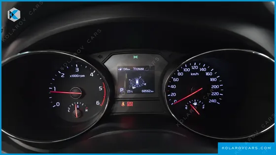 KIA CARNIVAL 9-SEATER LUXURY