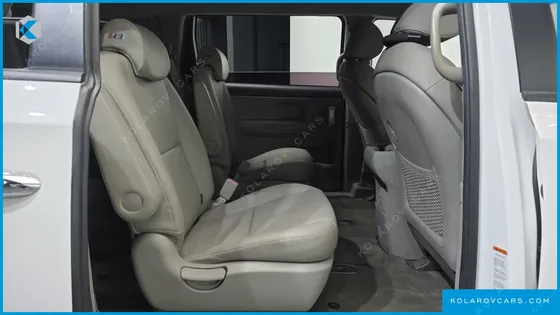 KIA CARNIVAL 9-SEATER LUXURY