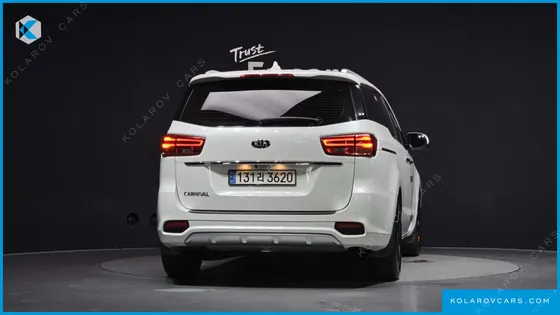 KIA CARNIVAL 9-SEATER NOBLESSE