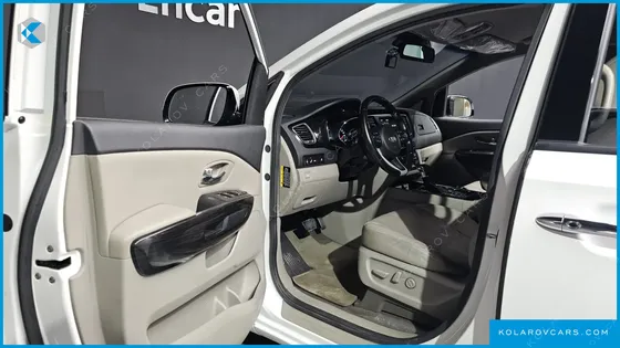 KIA CARNIVAL 9-SEATER NOBLESSE