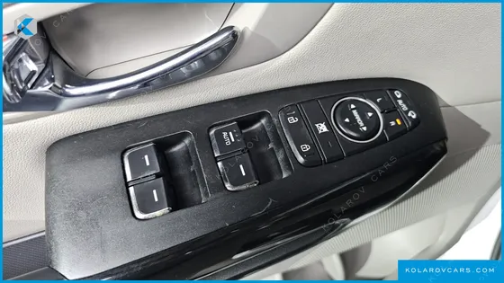 KIA CARNIVAL 9-SEATER NOBLESSE