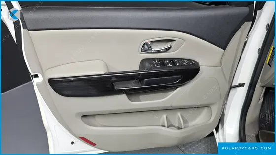 KIA CARNIVAL 9-SEATER NOBLESSE