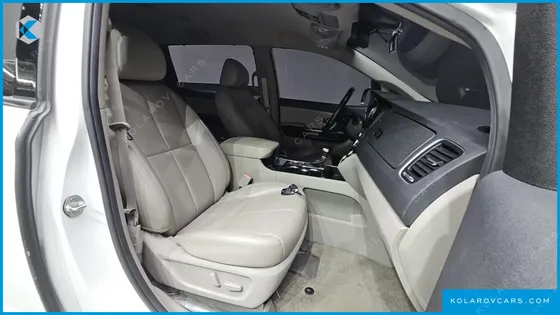 KIA CARNIVAL 9-SEATER NOBLESSE