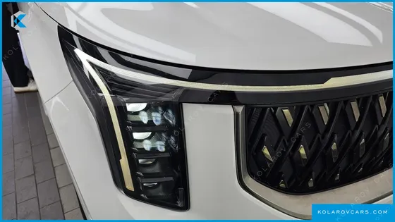 KIA CARNIVAL GASOLINE 7-SEATER HI LIMOUSINE