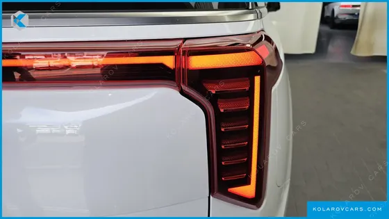 KIA CARNIVAL GASOLINE 7-SEATER HI LIMOUSINE