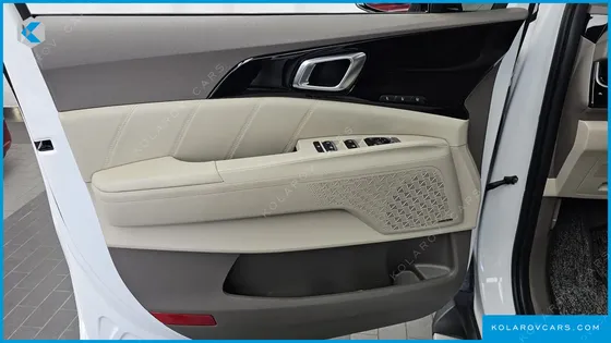 KIA CARNIVAL GASOLINE 7-SEATER HI LIMOUSINE