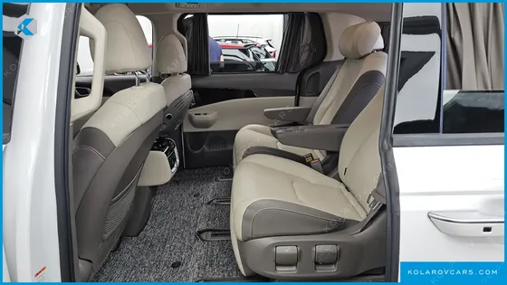 KIA CARNIVAL GASOLINE 7-SEATER HI LIMOUSINE