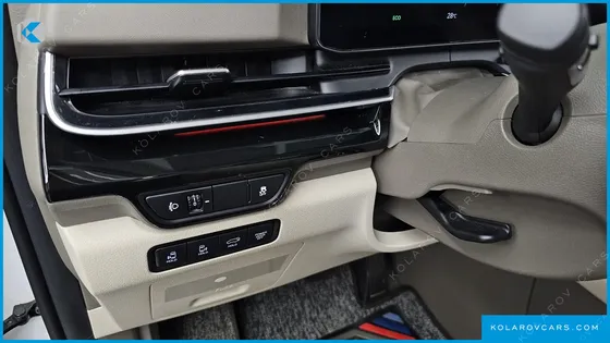 KIA CARNIVAL GASOLINE 7-SEATER HI LIMOUSINE