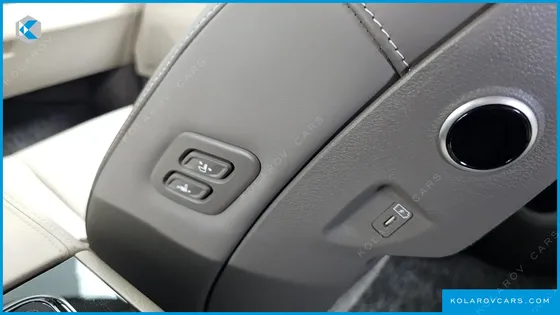 KIA CARNIVAL GASOLINE 7-SEATER HI LIMOUSINE