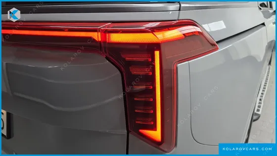 KIA CARNIVAL GASOLINE 9-SEATER GRAVITY