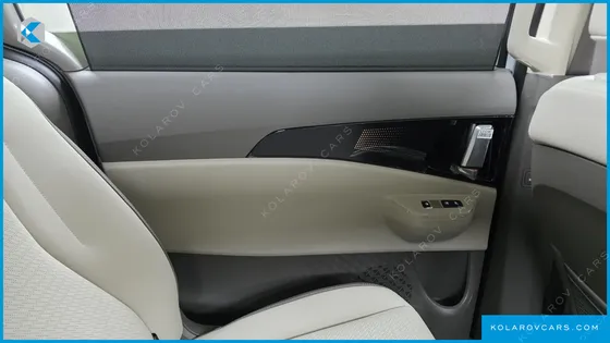 KIA CARNIVAL GASOLINE 9-SEATER GRAVITY