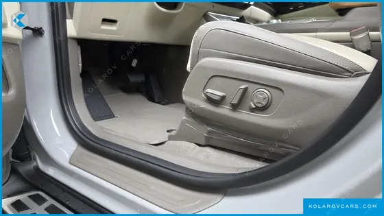 KIA CARNIVAL GASOLINE 9-SEATER GRAVITY