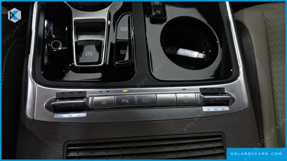 KIA CARNIVAL HEV 7-SEATER HI LIMOUSINE