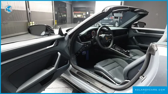 PORSCHE 911 CARRERA 4 GTS CABRIOLET