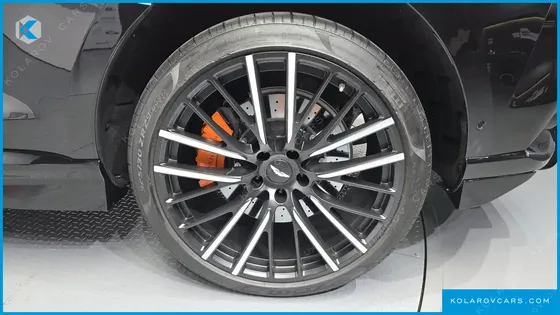 ASTON MARTIN DBX 4.0 V8 707