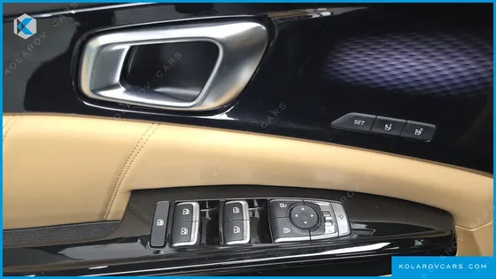 KIA CARNIVAL GASOLINE 7-SEATER SIGNATURE