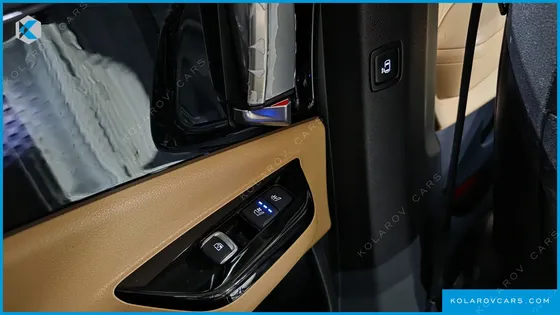 KIA CARNIVAL GASOLINE 9-SEATER SIGNATURE