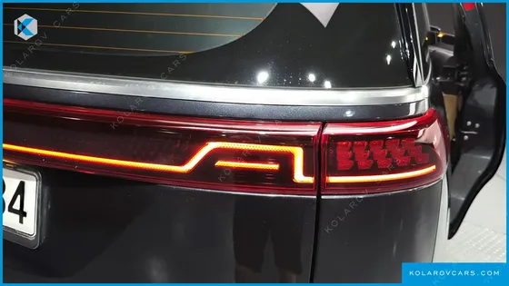 KIA CARNIVAL GASOLINE 9-SEATER SIGNATURE