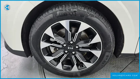 KIA CARNIVAL DIESEL 9-SEATER SIGNATURE