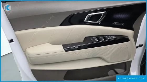 KIA CARNIVAL DIESEL 9-SEATER SIGNATURE
