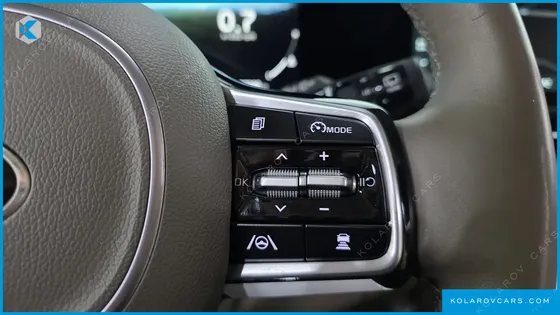 KIA CARNIVAL DIESEL 9-SEATER SIGNATURE
