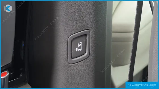 KIA CARNIVAL DIESEL 9-SEATER SIGNATURE