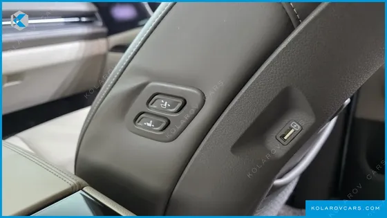 KIA CARNIVAL DIESEL 9-SEATER SIGNATURE