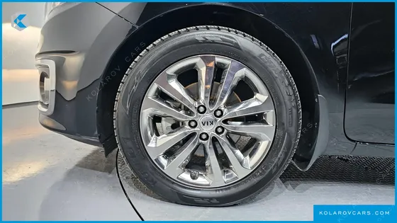 KIA CARNIVAL 9-SEATER NOBLESSE